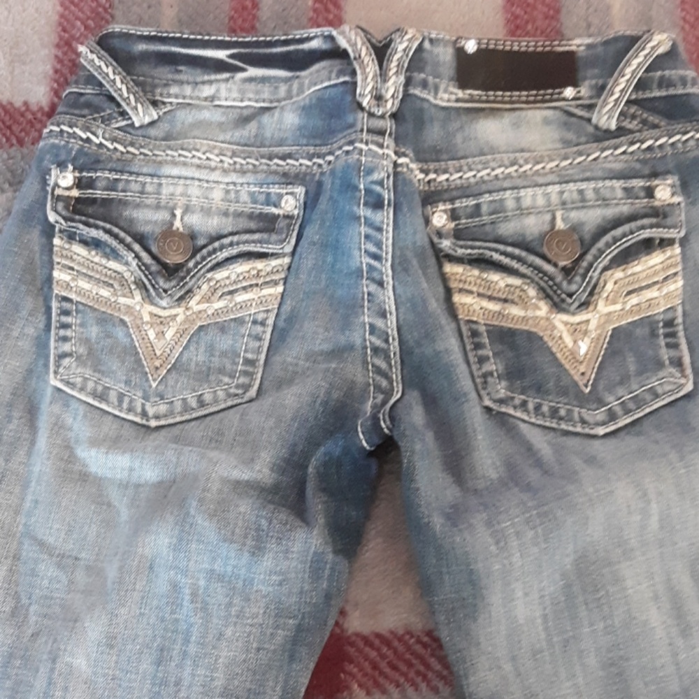 Vigoss nearly new size 3 capris. Cute back pockets